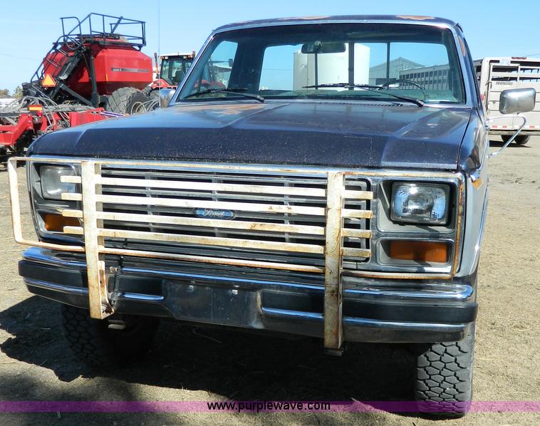 image for item W9074 1984 Ford F250 XLT pickup truck