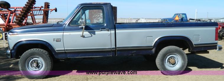image for item W9074 1984 Ford F250 XLT pickup truck