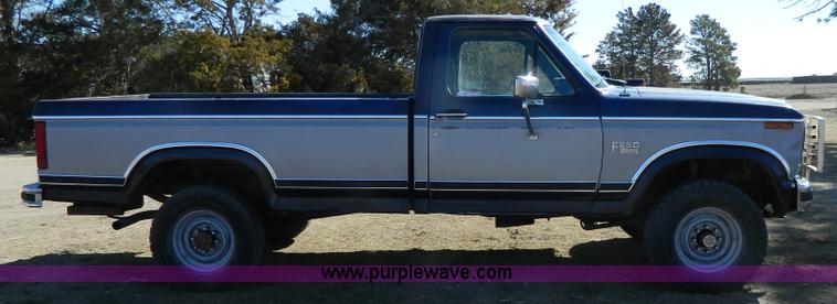 image for item W9074 1984 Ford F250 XLT pickup truck