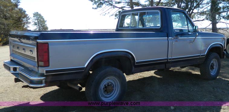 image for item W9074 1984 Ford F250 XLT pickup truck