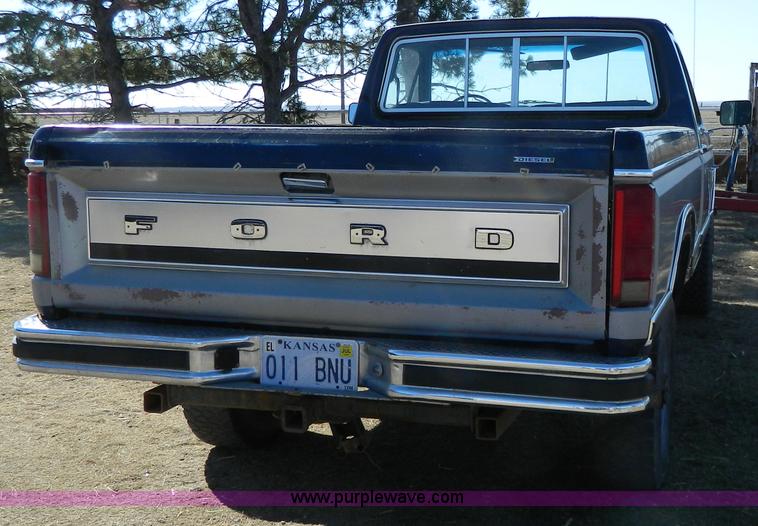 image for item W9074 1984 Ford F250 XLT pickup truck