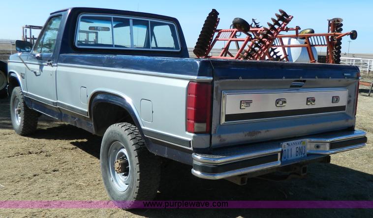 image for item W9074 1984 Ford F250 XLT pickup truck