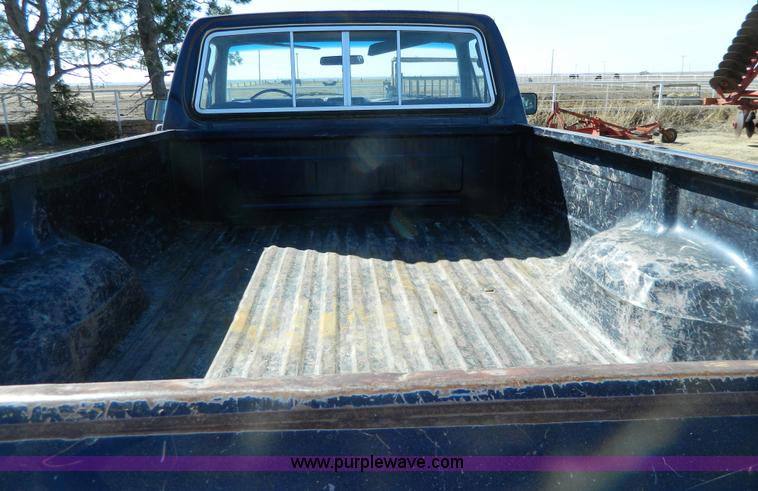 image for item W9074 1984 Ford F250 XLT pickup truck