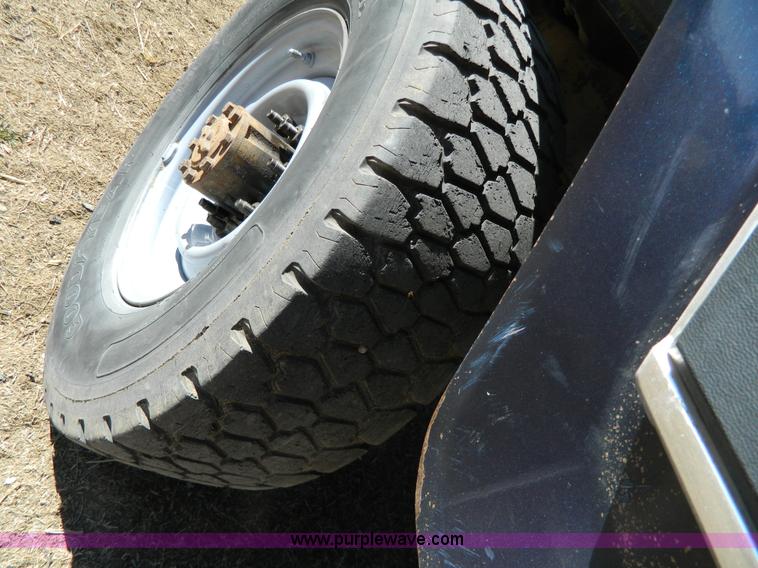 image for item W9074 1984 Ford F250 XLT pickup truck