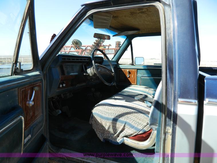 image for item W9074 1984 Ford F250 XLT pickup truck