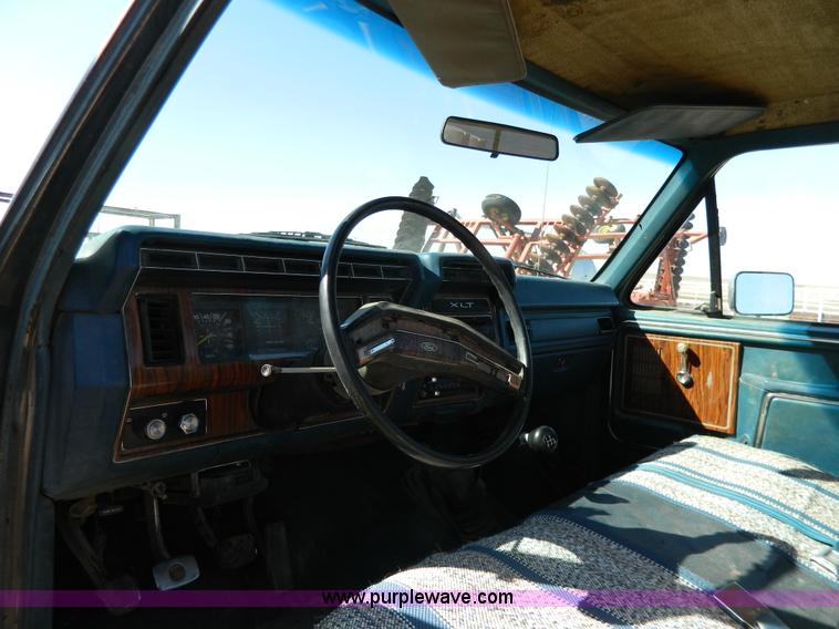 image for item W9074 1984 Ford F250 XLT pickup truck