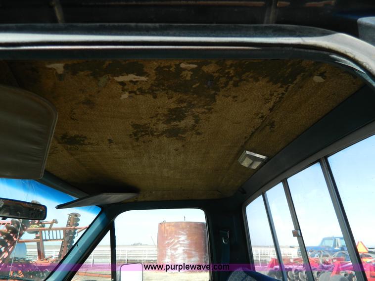 image for item W9074 1984 Ford F250 XLT pickup truck