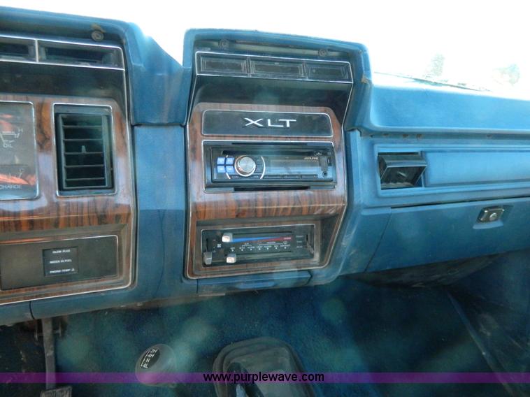 image for item W9074 1984 Ford F250 XLT pickup truck