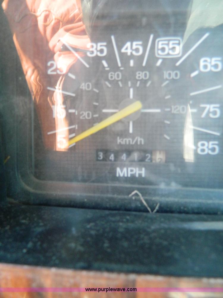 image for item W9074 1984 Ford F250 XLT pickup truck