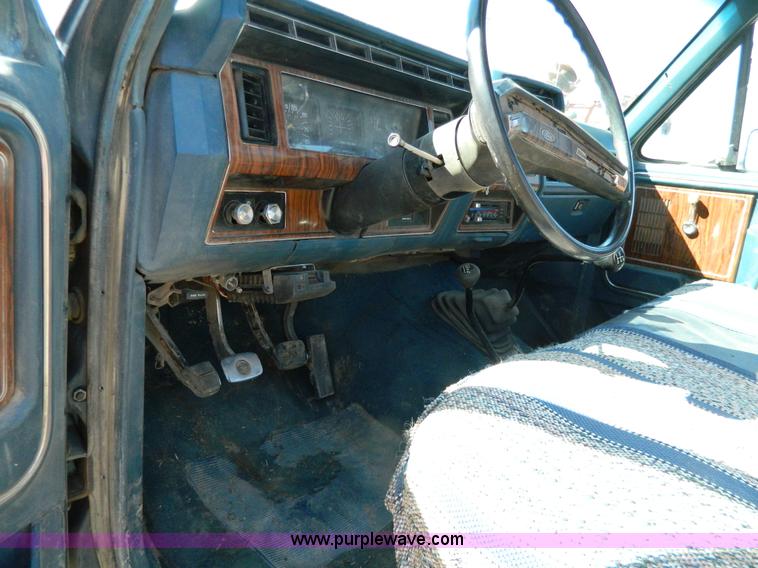 image for item W9074 1984 Ford F250 XLT pickup truck