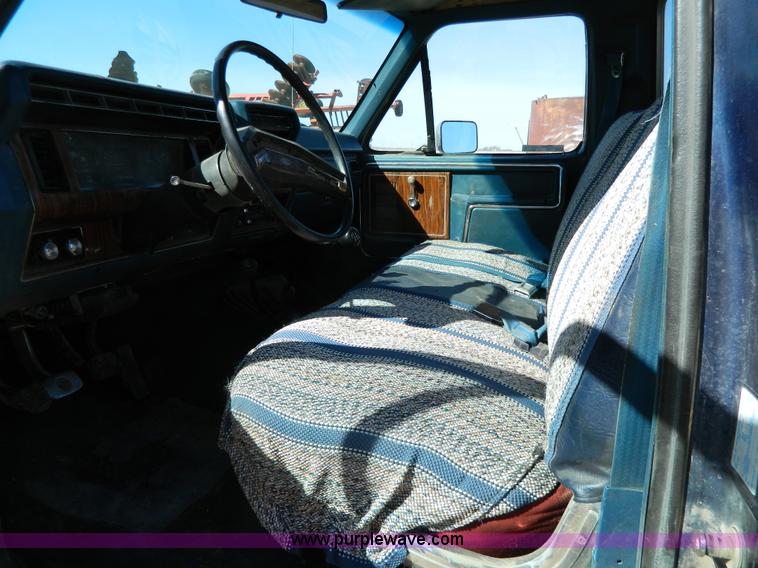 image for item W9074 1984 Ford F250 XLT pickup truck