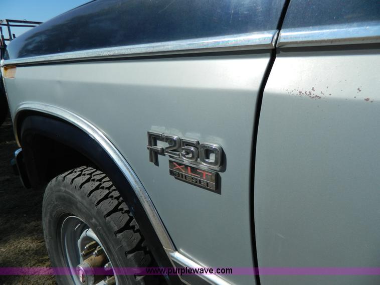 image for item W9074 1984 Ford F250 XLT pickup truck