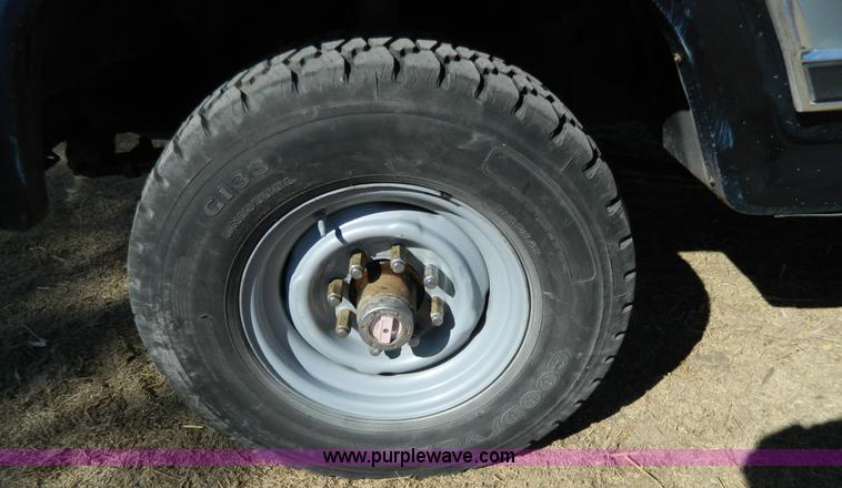 image for item W9074 1984 Ford F250 XLT pickup truck