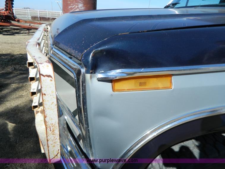 image for item W9074 1984 Ford F250 XLT pickup truck