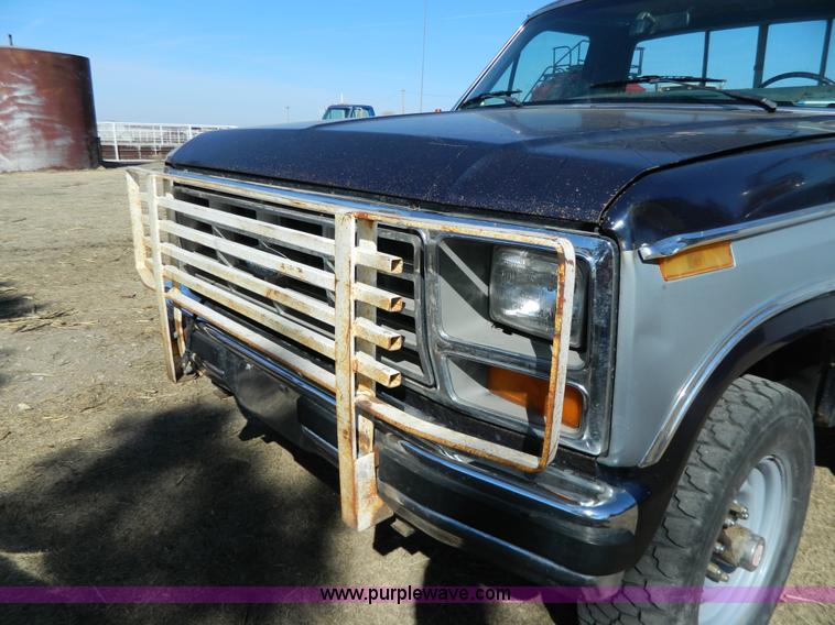 image for item W9074 1984 Ford F250 XLT pickup truck