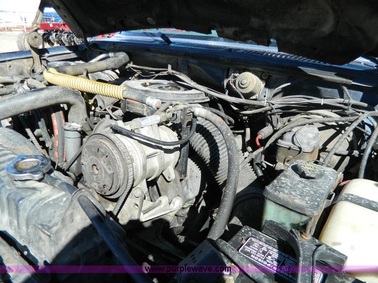 image for item W9074 1984 Ford F250 XLT pickup truck