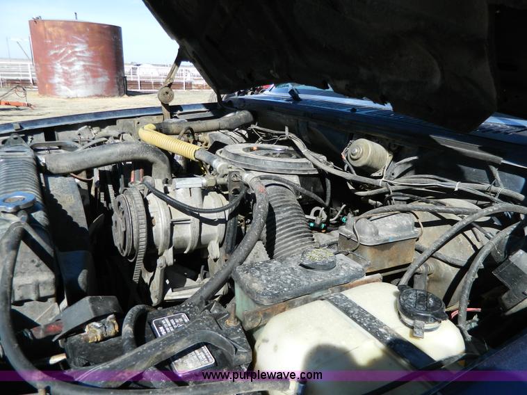 image for item W9074 1984 Ford F250 XLT pickup truck