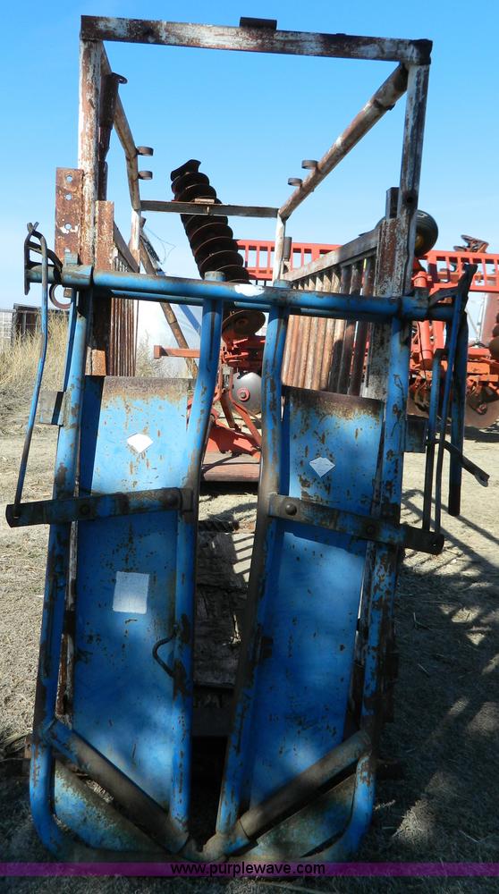 image for item W9075 Livestock squeeze chute