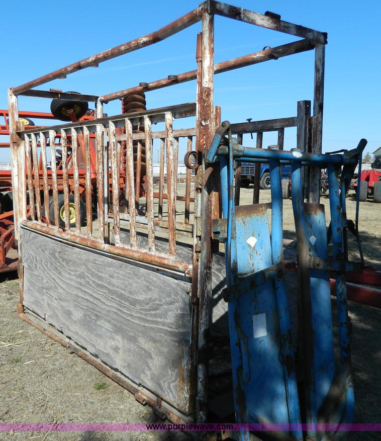image for item W9075 Livestock squeeze chute