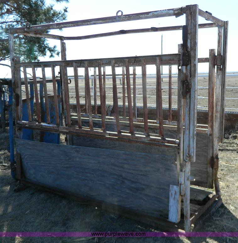 image for item W9075 Livestock squeeze chute