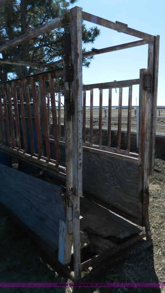 image for item W9075 Livestock squeeze chute