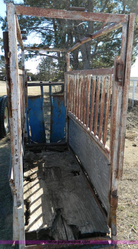 image for item W9075 Livestock squeeze chute