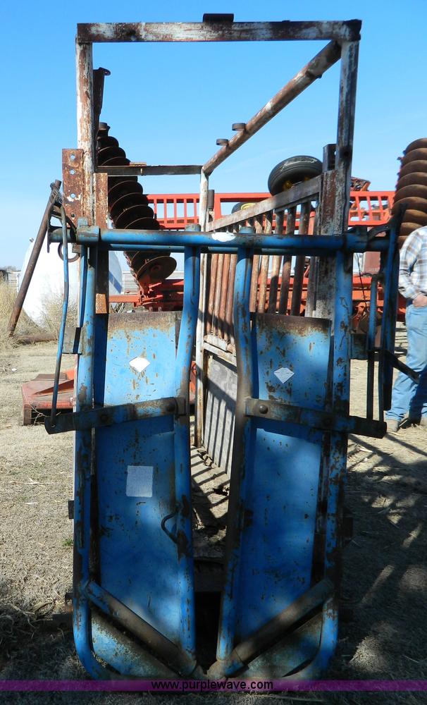 image for item W9075 Livestock squeeze chute