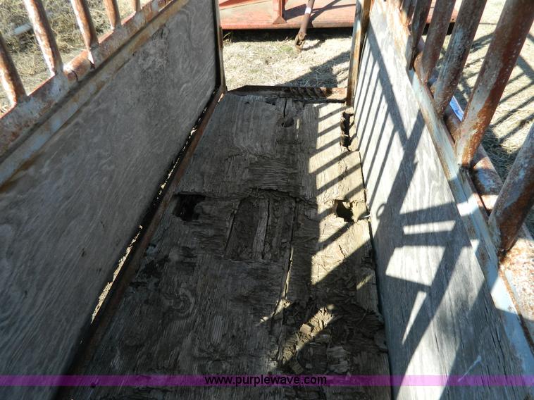 image for item W9075 Livestock squeeze chute
