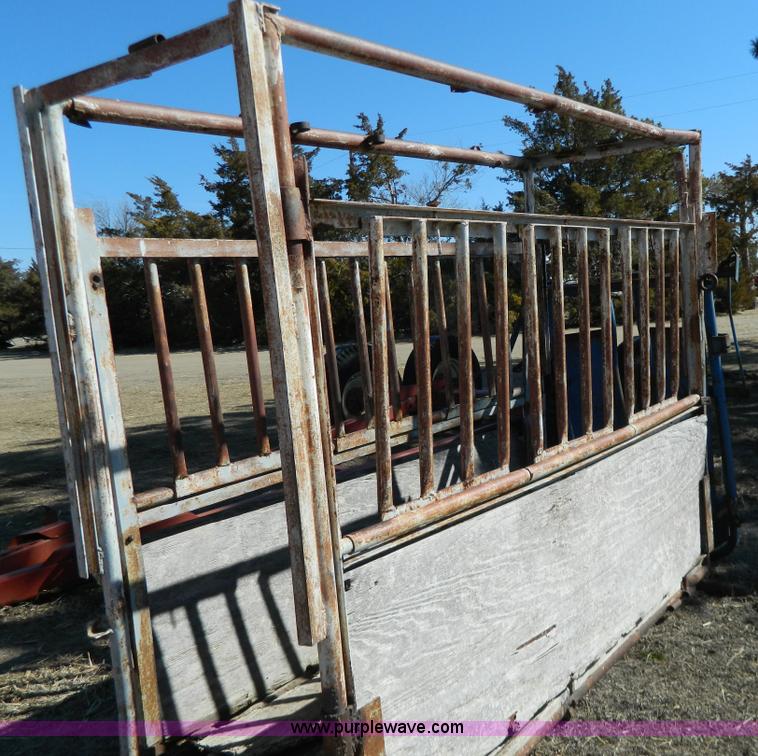 image for item W9075 Livestock squeeze chute