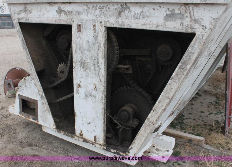 image for item W9324 Harsh Hydraulics unlimited mobile mix feed box