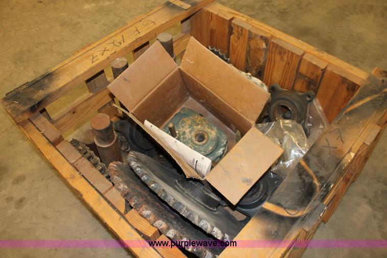 image for item W9324 Harsh Hydraulics unlimited mobile mix feed box