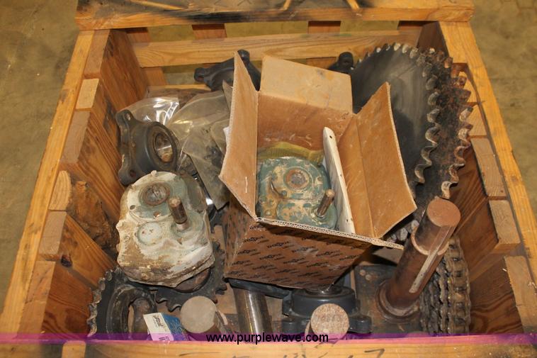 image for item W9324 Harsh Hydraulics unlimited mobile mix feed box