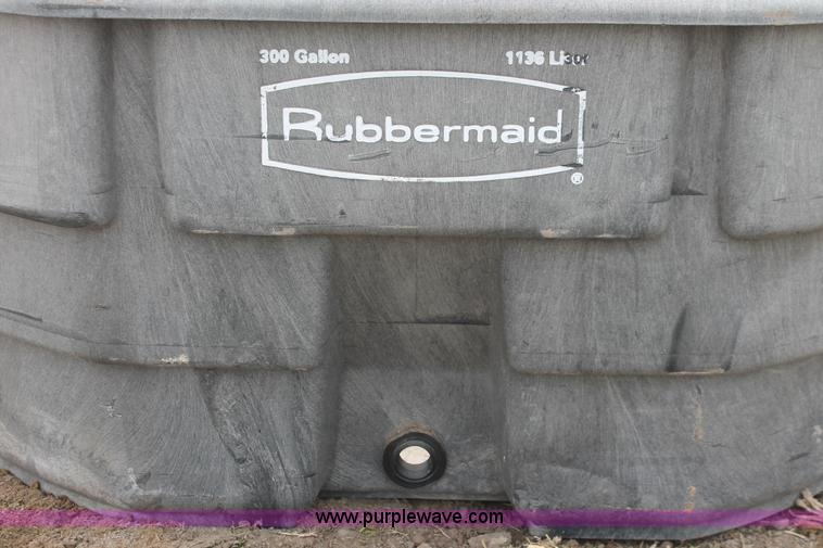 image for item W9341 Rubbermaid 300 gallon water tank