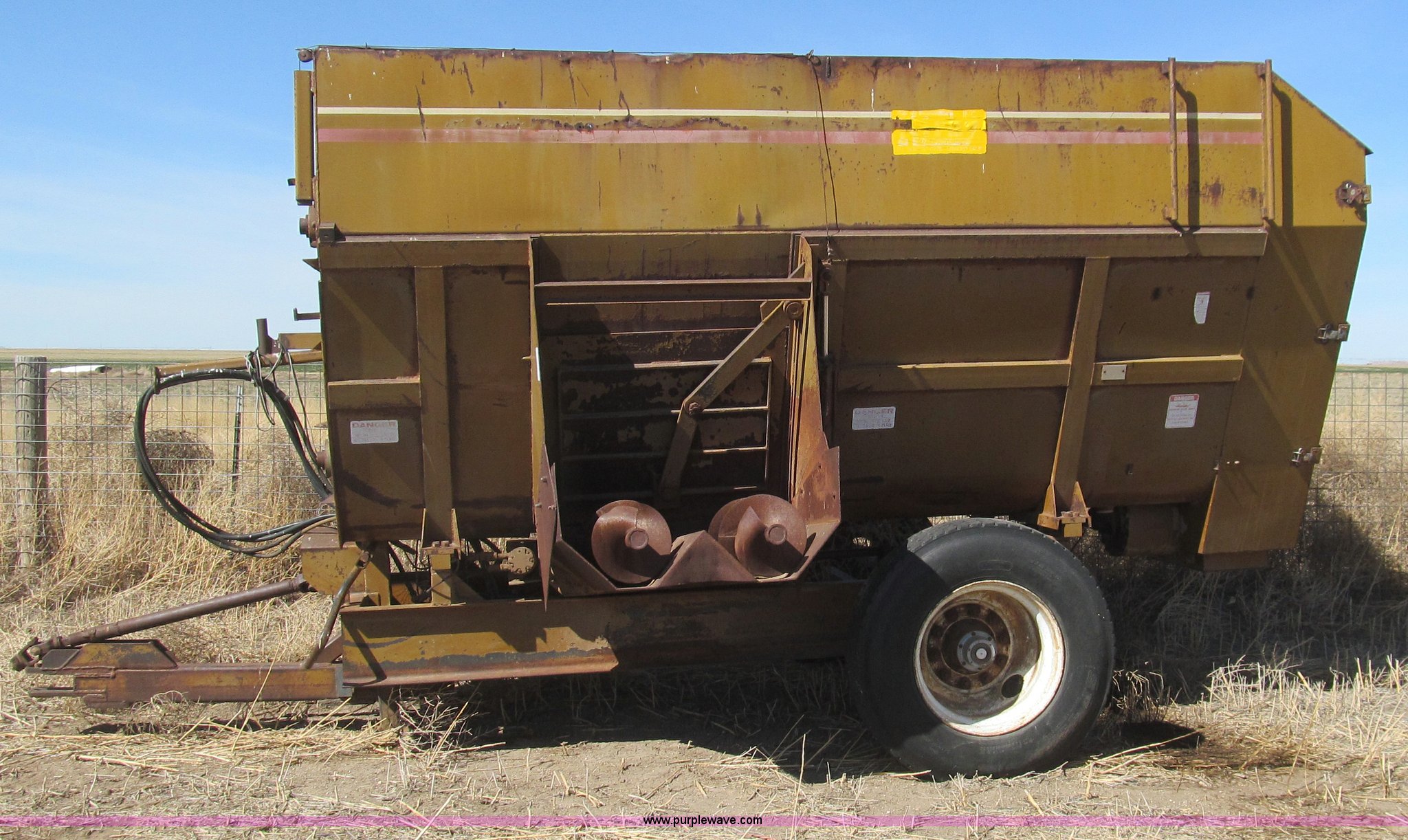 Kirby feeder/mixer trailer in Dalhart, TX Item G5666 sold Purple Wave