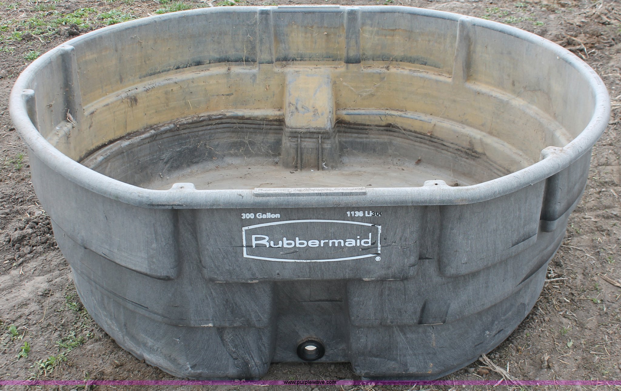 Rubbermaid 300 gallon water tank in KS Item W9341 sold