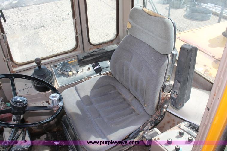 image for item E2919 1989 John Deere 544E wheel loader