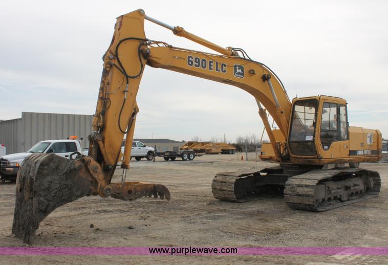 image for item E2922 1996 John Deere 690E LC excavator