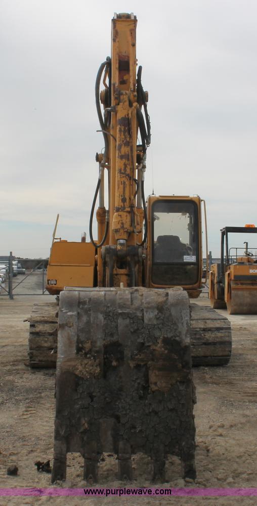 image for item E2922 1996 John Deere 690E LC excavator