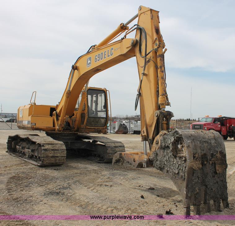 image for item E2922 1996 John Deere 690E LC excavator