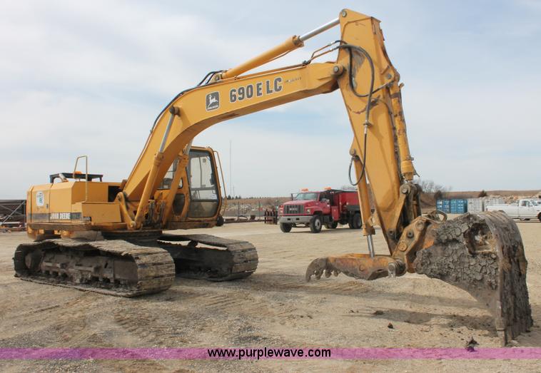 image for item E2922 1996 John Deere 690E LC excavator