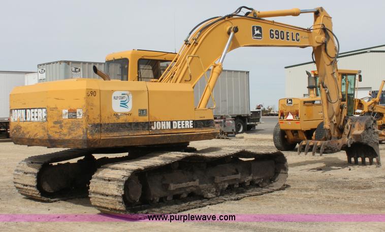 image for item E2922 1996 John Deere 690E LC excavator