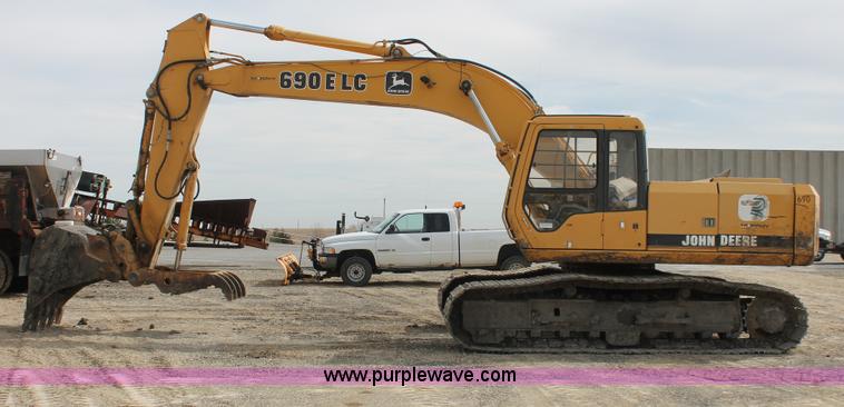 image for item E2922 1996 John Deere 690E LC excavator