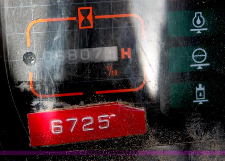 image for item E2922 1996 John Deere 690E LC excavator