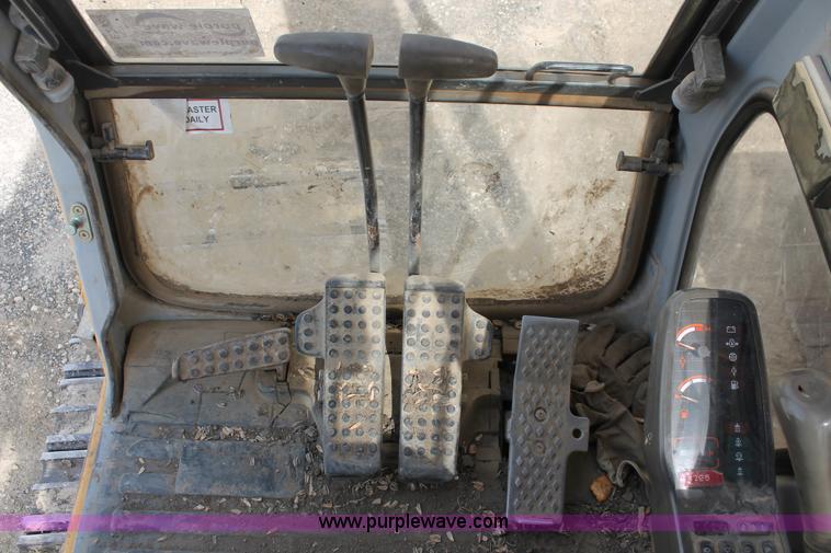 image for item E2922 1996 John Deere 690E LC excavator