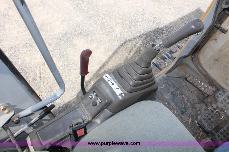 image for item E2922 1996 John Deere 690E LC excavator