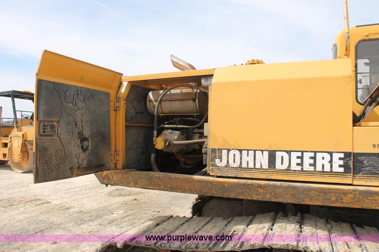 image for item E2922 1996 John Deere 690E LC excavator