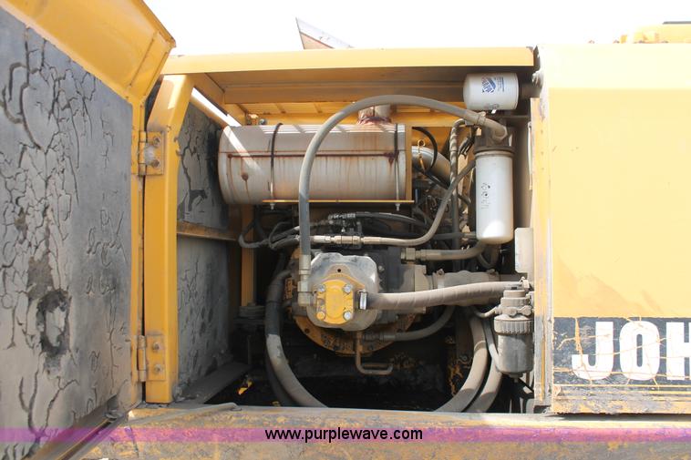 image for item E2922 1996 John Deere 690E LC excavator