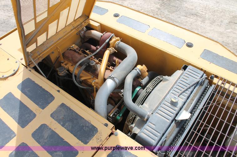 image for item E2922 1996 John Deere 690E LC excavator