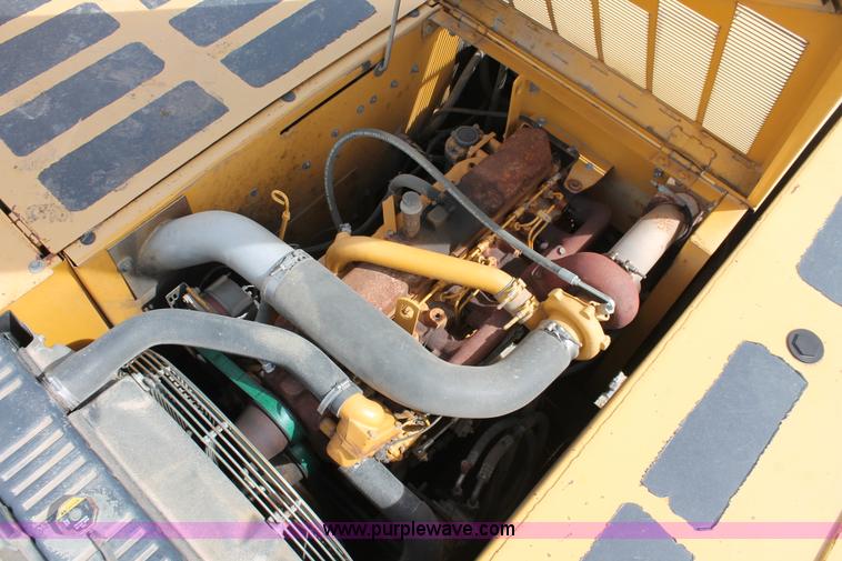 image for item E2922 1996 John Deere 690E LC excavator