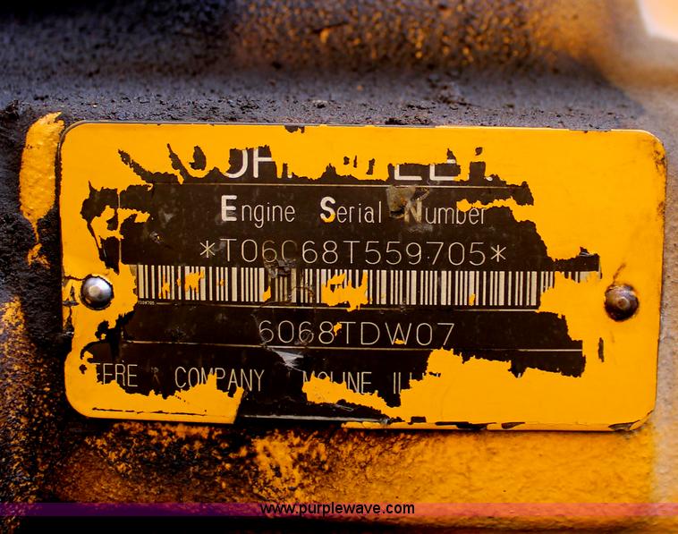 image for item E2922 1996 John Deere 690E LC excavator